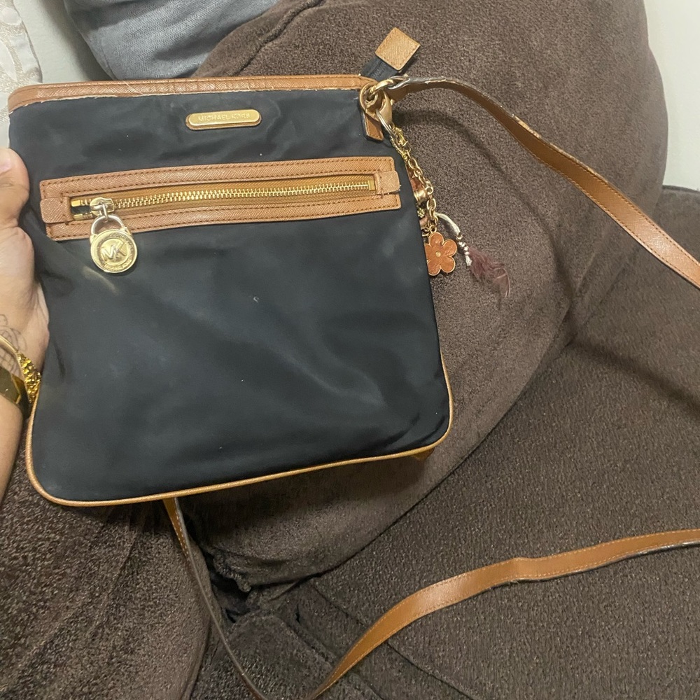 Micheal kors crossbody bag